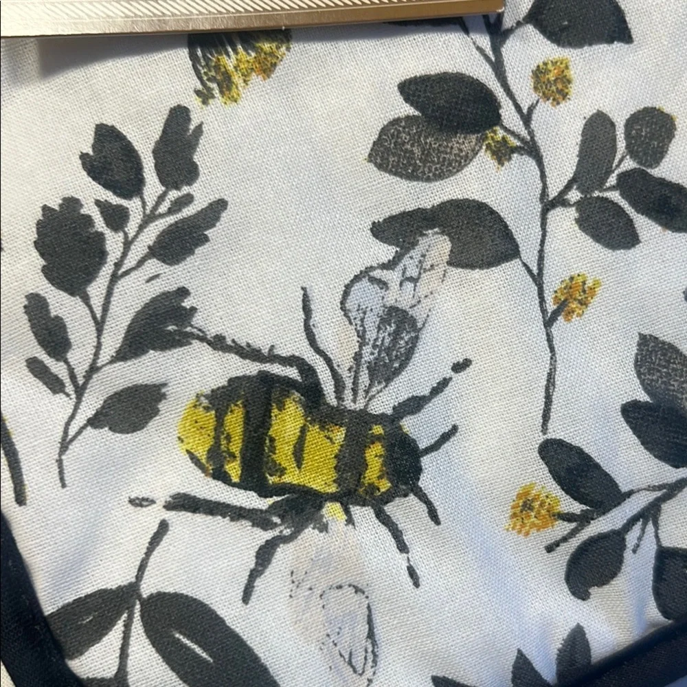 Floral Bee 🐝 Oven Mitt and Pot Holder Set